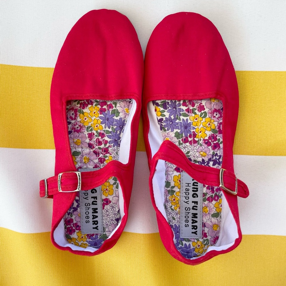 NEW Red King Fu Mary cotton maryjanes comfy and adjustable! size 36 / womens 5